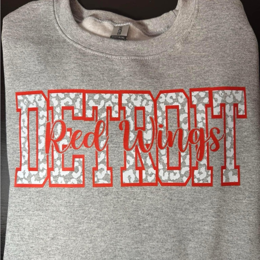 Red wings crewneck